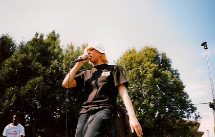 Malaisa sul palco nel 1998, fotografia originale